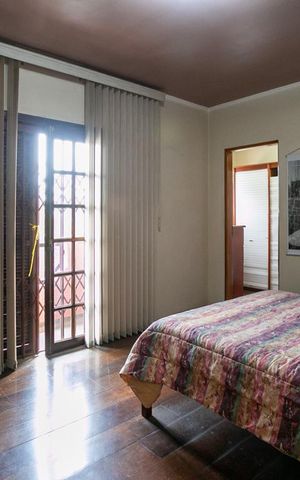Casa à venda com 380m², 4 quartos e 5 vagasSuíte 1