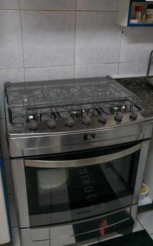 Casa à venda com 380m², 4 quartos e 5 vagasFogão