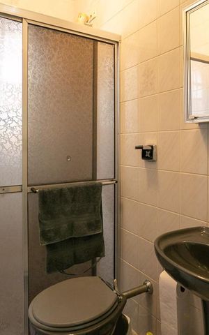 Casa à venda com 380m², 4 quartos e 5 vagasBanheiro de Serviço