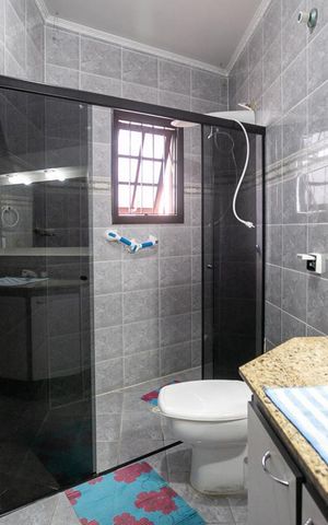 Casa à venda com 380m², 4 quartos e 5 vagasBanheiro da Suíte 2