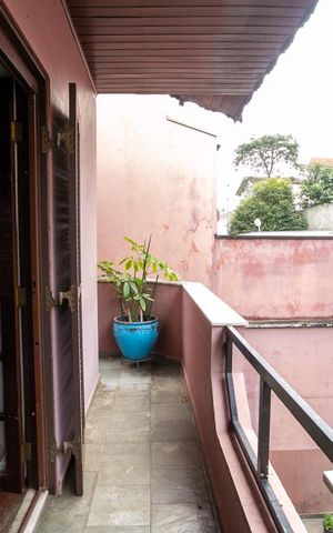Casa à venda com 380m², 4 quartos e 5 vagasSacada dos quartos