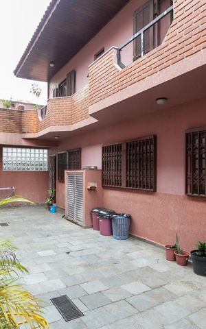 Casa à venda com 380m², 4 quartos e 5 vagasQuintal