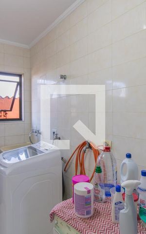 Casa à venda com 376m², 4 quartos e 4 vagas Casa à venda com 376m², 4 quartos e 4 vagasÁrea de Serviço