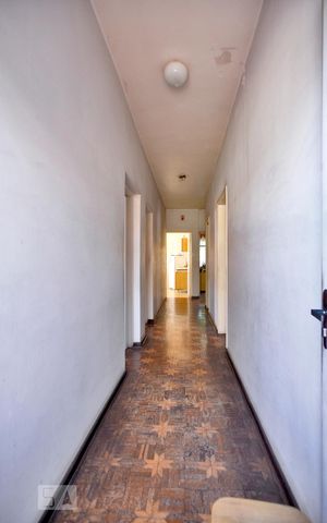 Casa à venda com 500m², 5 quartos e 5 vagasCorredor
