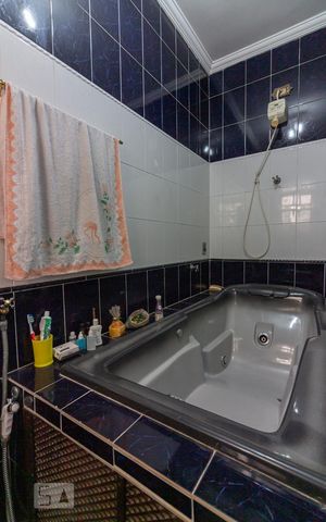 Casa à venda com 180m², 3 quartos e 4 vagasBanheiro