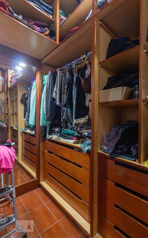Casa à venda com 180m², 3 quartos e 4 vagasCloset