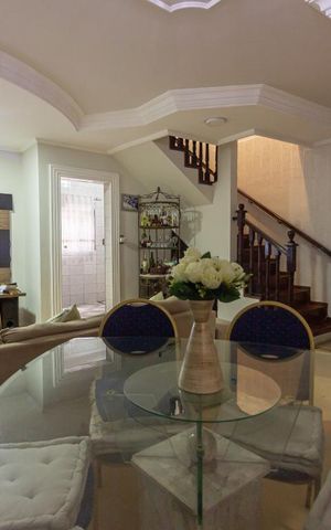 Casa à venda com 180m², 3 quartos e 4 vagasSala