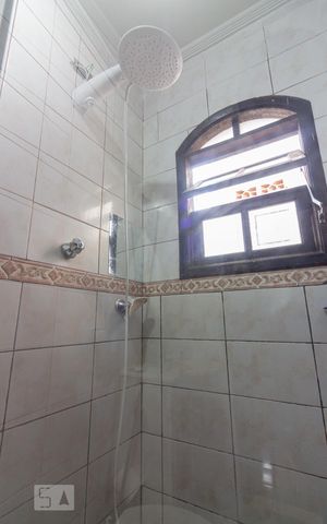 Casa à venda com 180m², 3 quartos e 4 vagasBanheiro