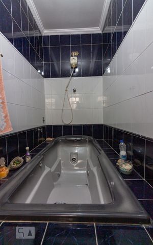 Casa à venda com 180m², 3 quartos e 4 vagasBanheiro