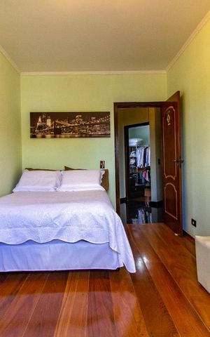 Casa à venda com 180m², 3 quartos e 4 vagas Casa à venda com 180m², 3 quartos e 4 vagasQuarto 1