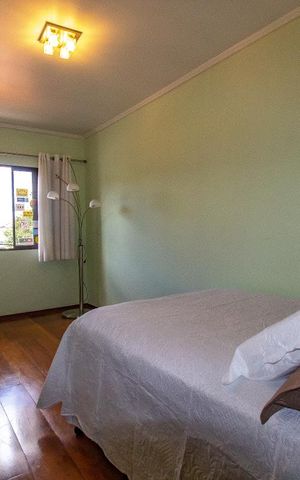 Casa à venda com 180m², 3 quartos e 4 vagas Casa à venda com 180m², 3 quartos e 4 vagasQuarto 1