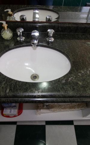 Casa à venda com 180m², 3 quartos e 4 vagas Casa à venda com 180m², 3 quartos e 4 vagasBanheiro Social