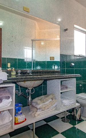 Casa à venda com 180m², 3 quartos e 4 vagas Casa à venda com 180m², 3 quartos e 4 vagasBanheiro Social