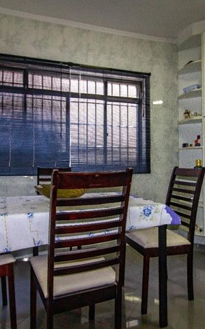 Casa à venda com 180m², 3 quartos e 4 vagas Casa à venda com 180m², 3 quartos e 4 vagasSala de Jantar