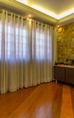 Casa à venda com 180m², 3 quartos e 4 vagas Casa à venda com 180m², 3 quartos e 4 vagasEscritório