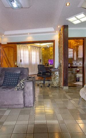Casa à venda com 180m², 3 quartos e 4 vagas Casa à venda com 180m², 3 quartos e 4 vagasSala