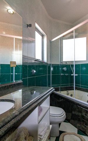 Casa à venda com 180m², 3 quartos e 4 vagas Casa à venda com 180m², 3 quartos e 4 vagasBanheiro Social