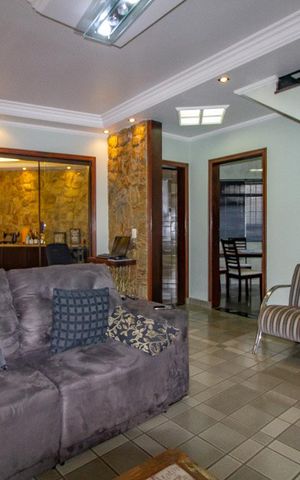 Casa à venda com 180m², 3 quartos e 4 vagas Casa à venda com 180m², 3 quartos e 4 vagasSala