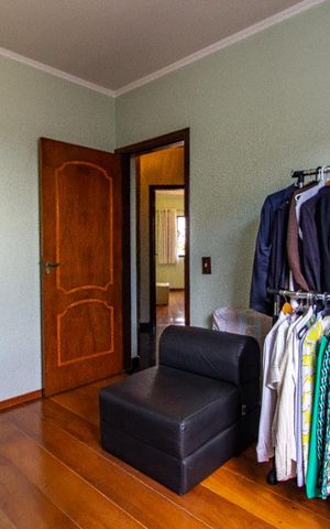 Casa à venda com 180m², 3 quartos e 4 vagas Casa à venda com 180m², 3 quartos e 4 vagasQuarto 2