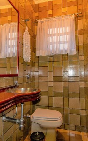 Casa à venda com 180m², 3 quartos e 4 vagas Casa à venda com 180m², 3 quartos e 4 vagasLavabo