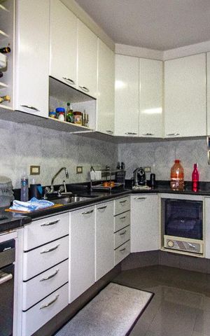 Casa à venda com 180m², 3 quartos e 4 vagas Casa à venda com 180m², 3 quartos e 4 vagasCozinha