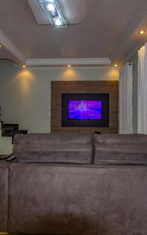 Casa à venda com 180m², 3 quartos e 4 vagas Casa à venda com 180m², 3 quartos e 4 vagasSala