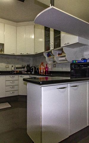 Casa à venda com 180m², 3 quartos e 4 vagas Casa à venda com 180m², 3 quartos e 4 vagasCozinha