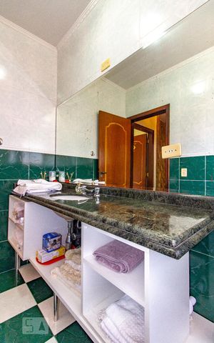 Casa à venda com 180m², 3 quartos e 4 vagas Casa à venda com 180m², 3 quartos e 4 vagasBanheiro Social