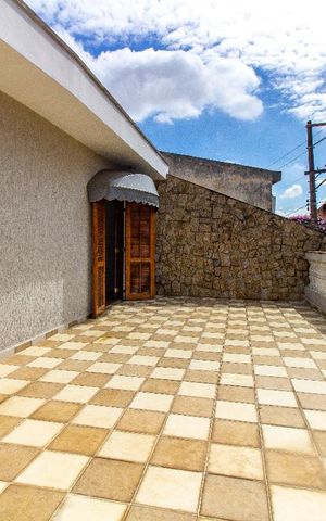 Casa à venda com 180m², 3 quartos e 4 vagas Casa à venda com 180m², 3 quartos e 4 vagasVaranda da Suíte