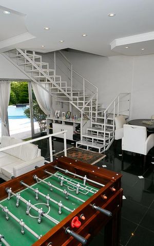 Casa à venda com 450m², 4 quartos e 6 vagas Casa à venda com 450m², 4 quartos e 6 vagasSala 4