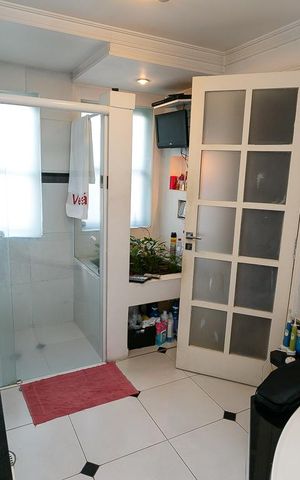 Casa à venda com 450m², 4 quartos e 6 vagas Casa à venda com 450m², 4 quartos e 6 vagasBanheiro suíte-2
