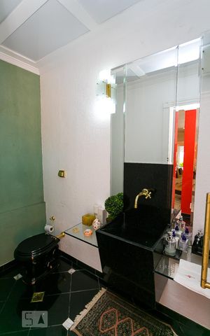 Casa à venda com 450m², 4 quartos e 6 vagas Casa à venda com 450m², 4 quartos e 6 vagasLavabo