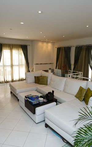 Casa à venda com 450m², 4 quartos e 6 vagas Casa à venda com 450m², 4 quartos e 6 vagasSala 5