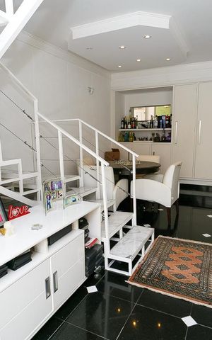 Casa à venda com 450m², 4 quartos e 6 vagas Casa à venda com 450m², 4 quartos e 6 vagasSala 4