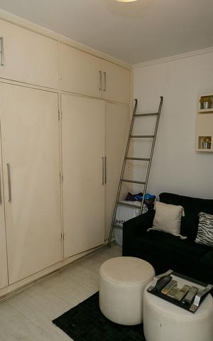 Casa à venda com 450m², 4 quartos e 6 vagas Casa à venda com 450m², 4 quartos e 6 vagasquarto - 1