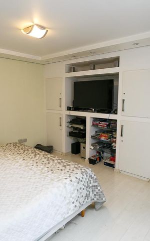 Casa à venda com 450m², 4 quartos e 6 vagas Casa à venda com 450m², 4 quartos e 6 vagassuíte-2
