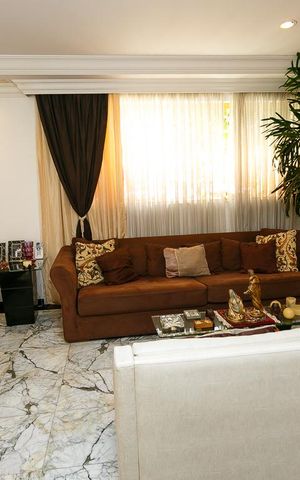 Casa à venda com 450m², 4 quartos e 6 vagas Casa à venda com 450m², 4 quartos e 6 vagassala-1