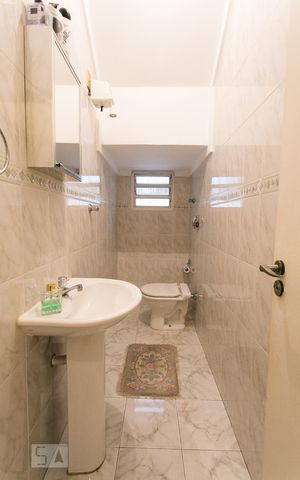 Casa à venda com 350m², 3 quartos e 4 vagasBanheiro de Serviço