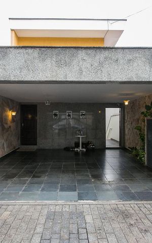 Casa à venda com 350m², 3 quartos e 4 vagasGaragem
