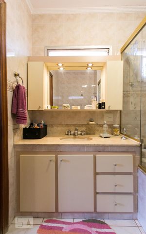 Casa à venda com 350m², 3 quartos e 4 vagasBanheiro da Suíte