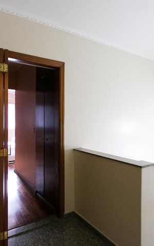 Casa à venda com 350m², 3 quartos e 4 vagasCorredor