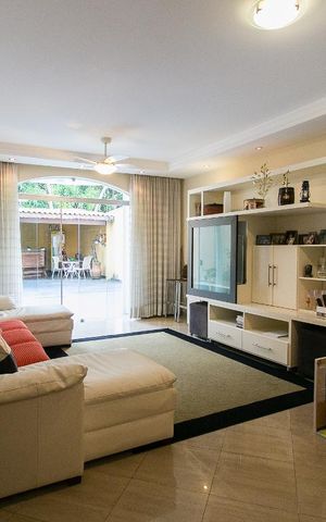 Casa à venda com 350m², 3 quartos e 4 vagasSala 2