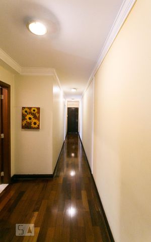 Casa à venda com 350m², 3 quartos e 4 vagasCorredor