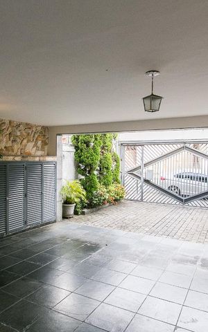 Casa à venda com 350m², 3 quartos e 4 vagasGaragem