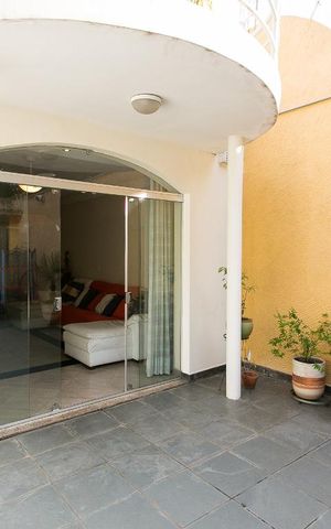 Casa à venda com 350m², 3 quartos e 4 vagasÁrea Externa