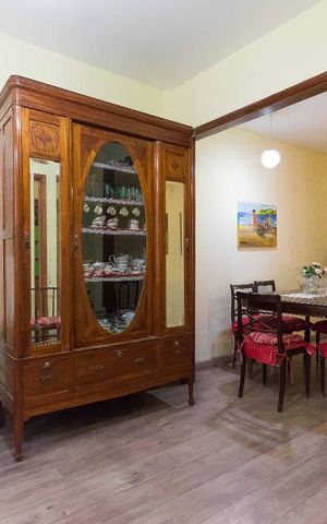 Casa à venda com 300m², 5 quartos e sem vaga Casa à venda com 300m², 5 quartos e sem vagaSala de Estar
