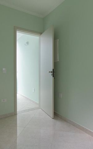 Casa à venda com 270m², 5 quartos e 5 vagas Casa à venda com 270m², 5 quartos e 5 vagasQuarto 4