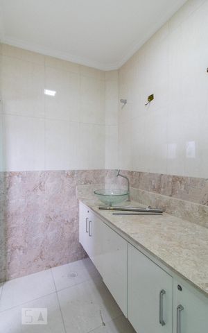 Casa à venda com 270m², 5 quartos e 5 vagas Casa à venda com 270m², 5 quartos e 5 vagasBanheiro