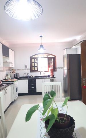 Casa à venda com 180m², 4 quartos e 3 vagasCozinha