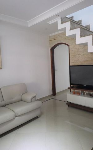 Casa à venda com 180m², 4 quartos e 3 vagasSala